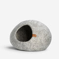 Cassius Cat Cave, Medium