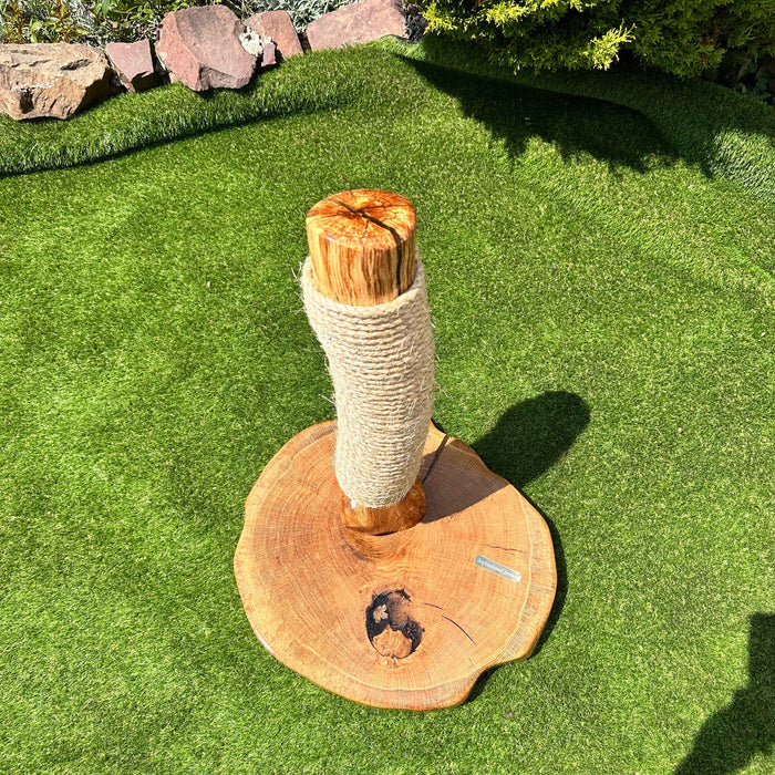 Oak Leaf Cat Scratcher