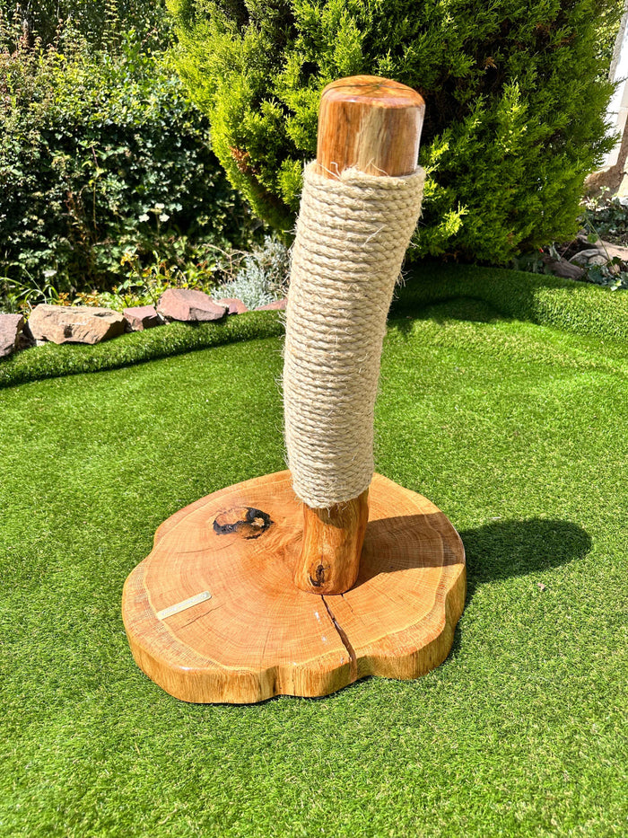 Oak Leaf Cat Scratcher