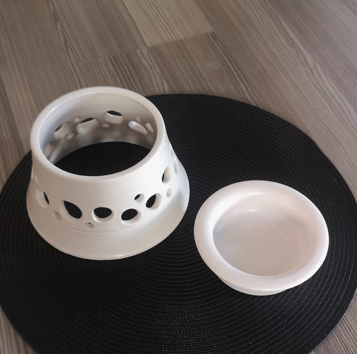 Gaudi Elevated Ceramic Cat Feeder, view 3