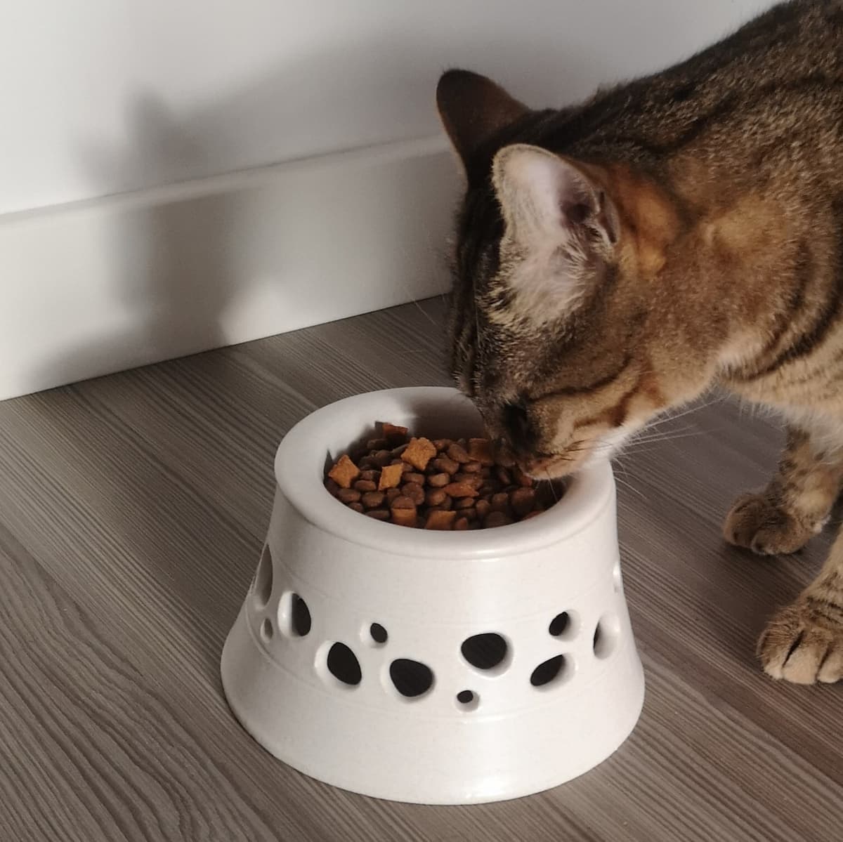 Gaudi Elevated Ceramic Cat Feeder, view 5