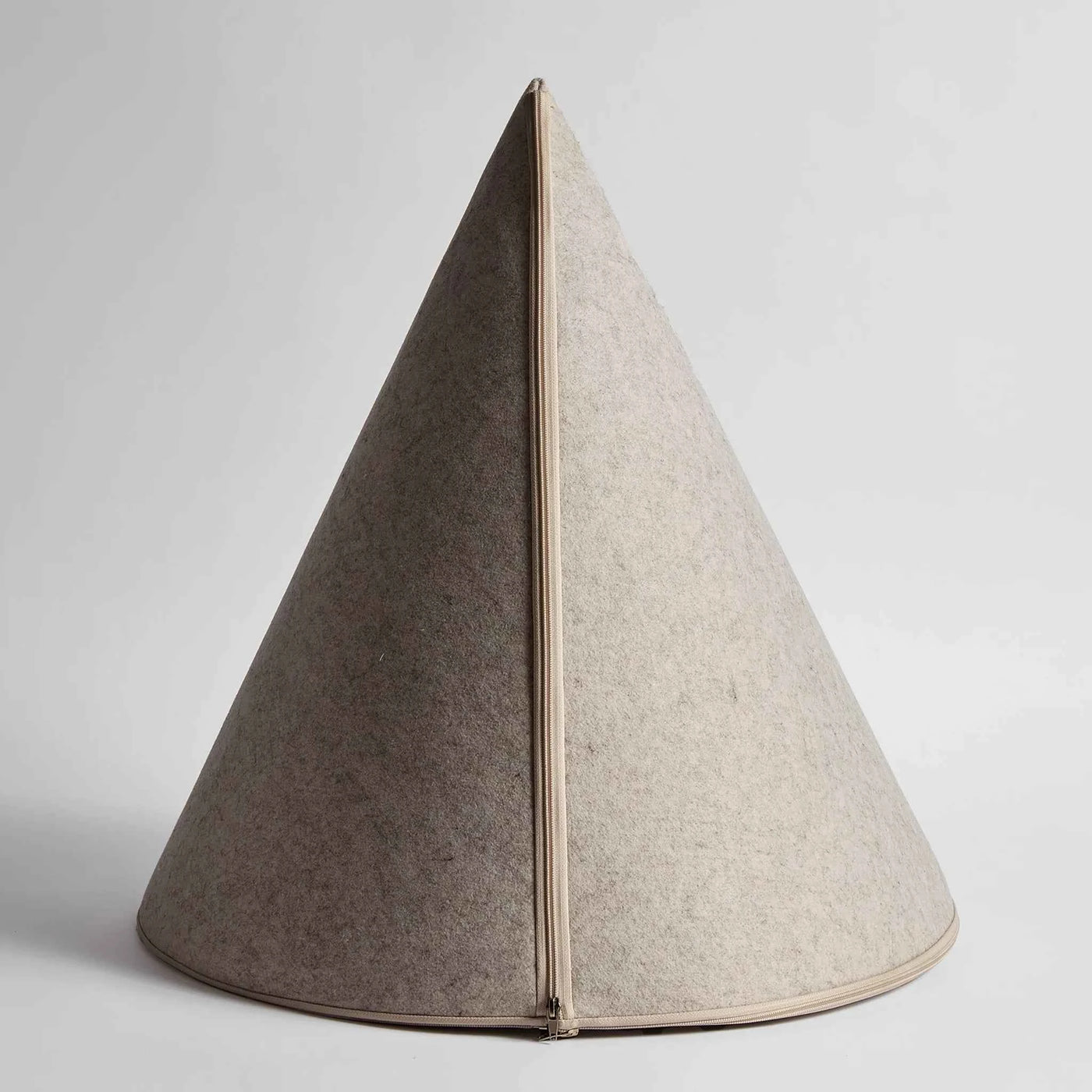 Nooee Harry felt cat cave in Cream/Brown, XXL size