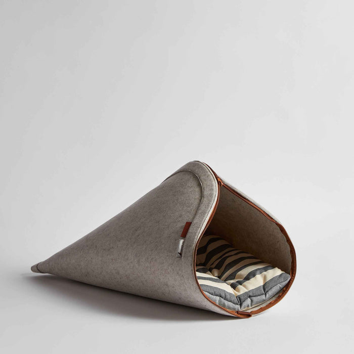 Nooee  felt cat cave in Cream