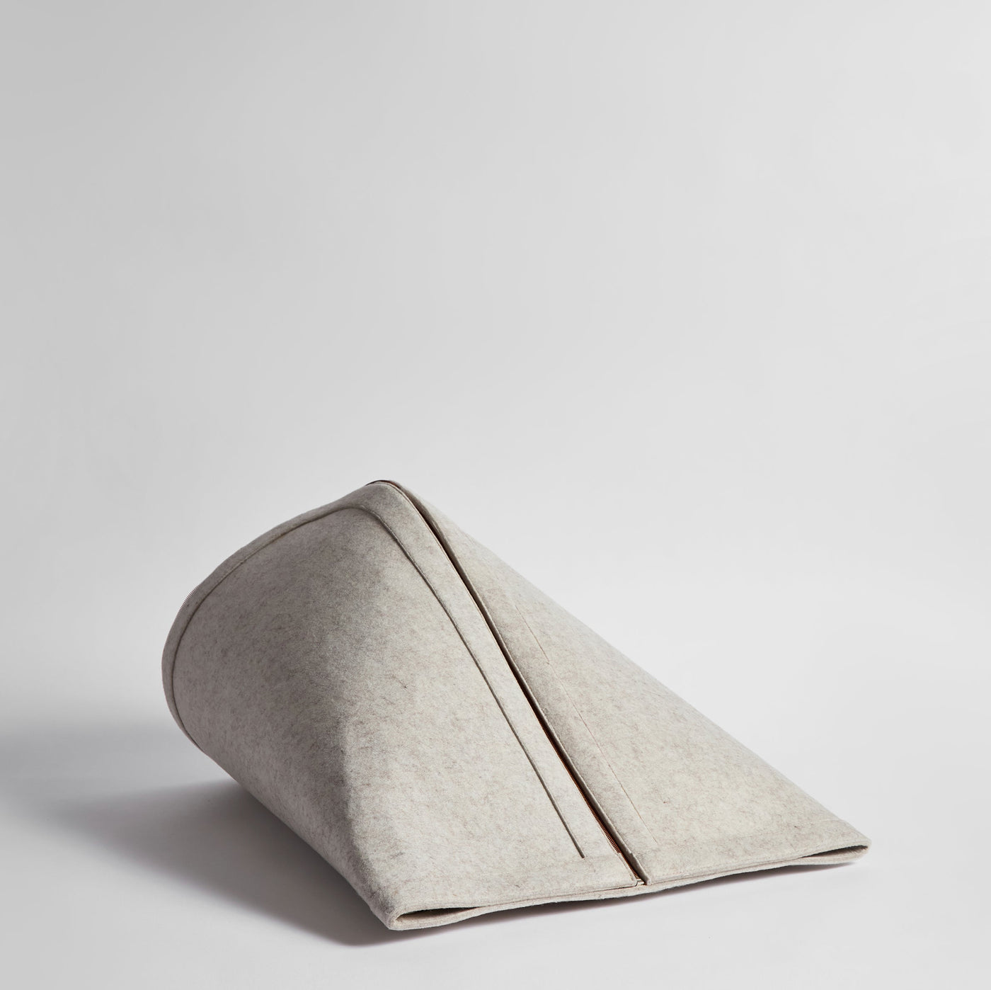 Nooee  felt cat cave in Cream
