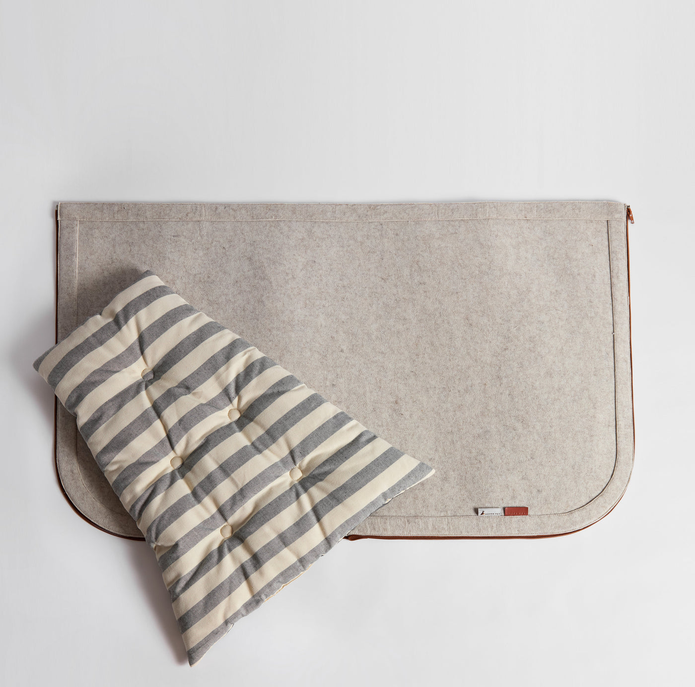 Nooee  felt cat cave in Cream