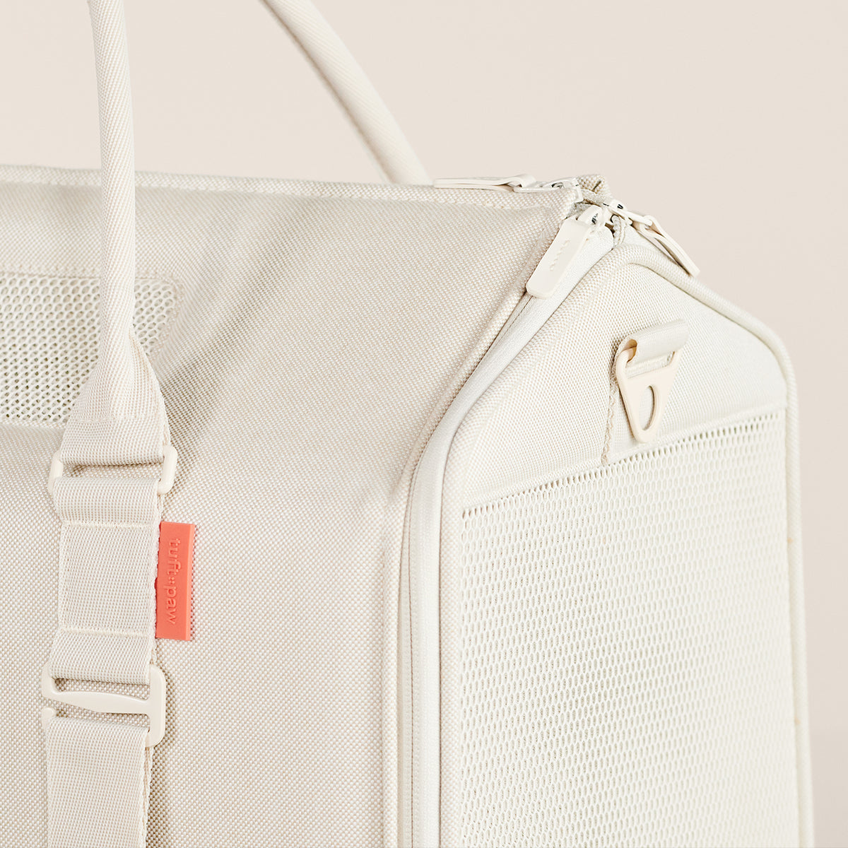 Porto structured cat carrier with mesh panels