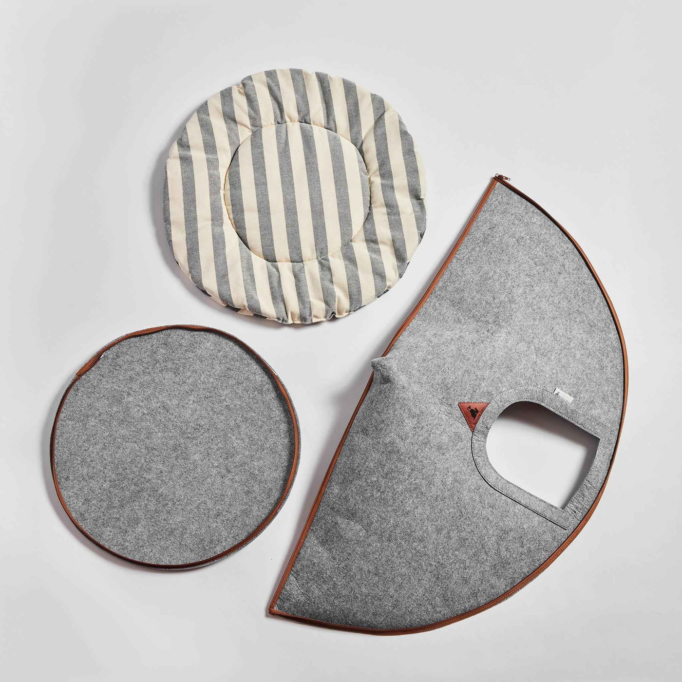 Nooee Toby felt cat cave in Gray, S size