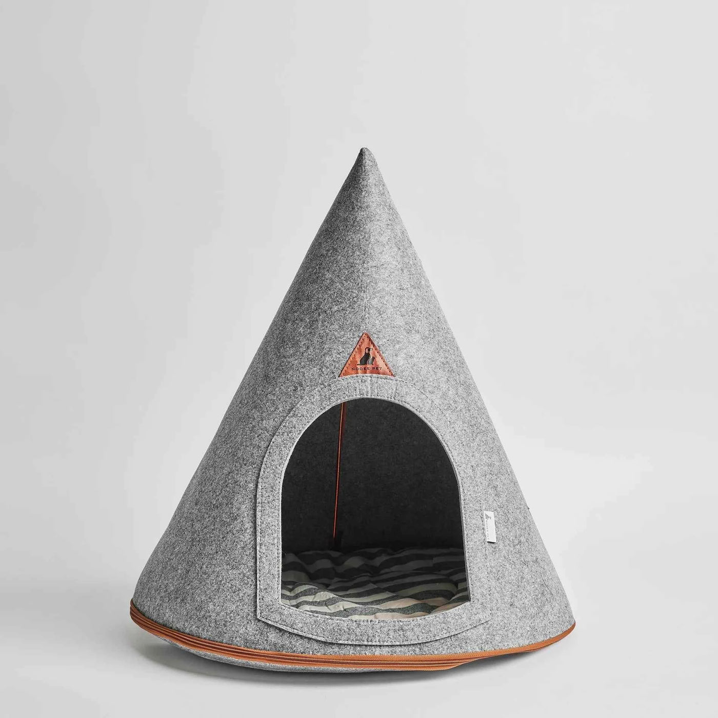 Nooee Lucy felt cat cave in Gray, M size