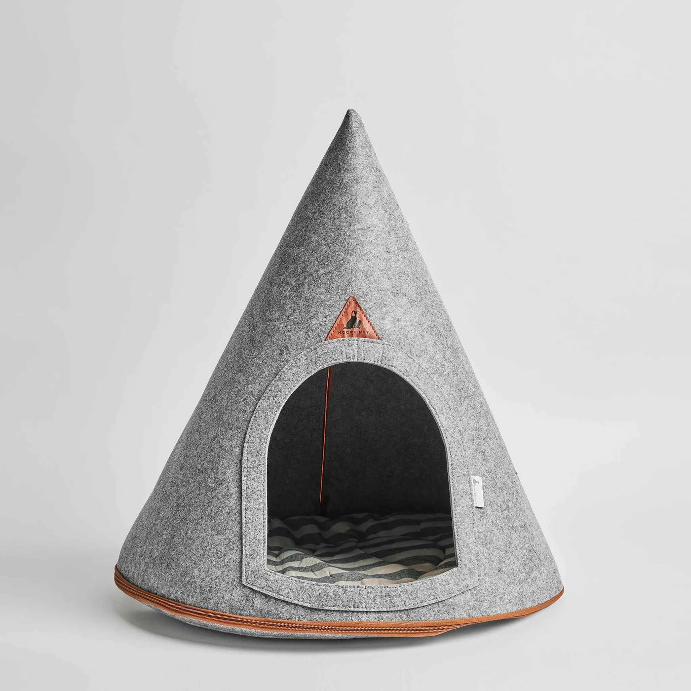 Nooee Molly felt cat cave in Gray, XL size