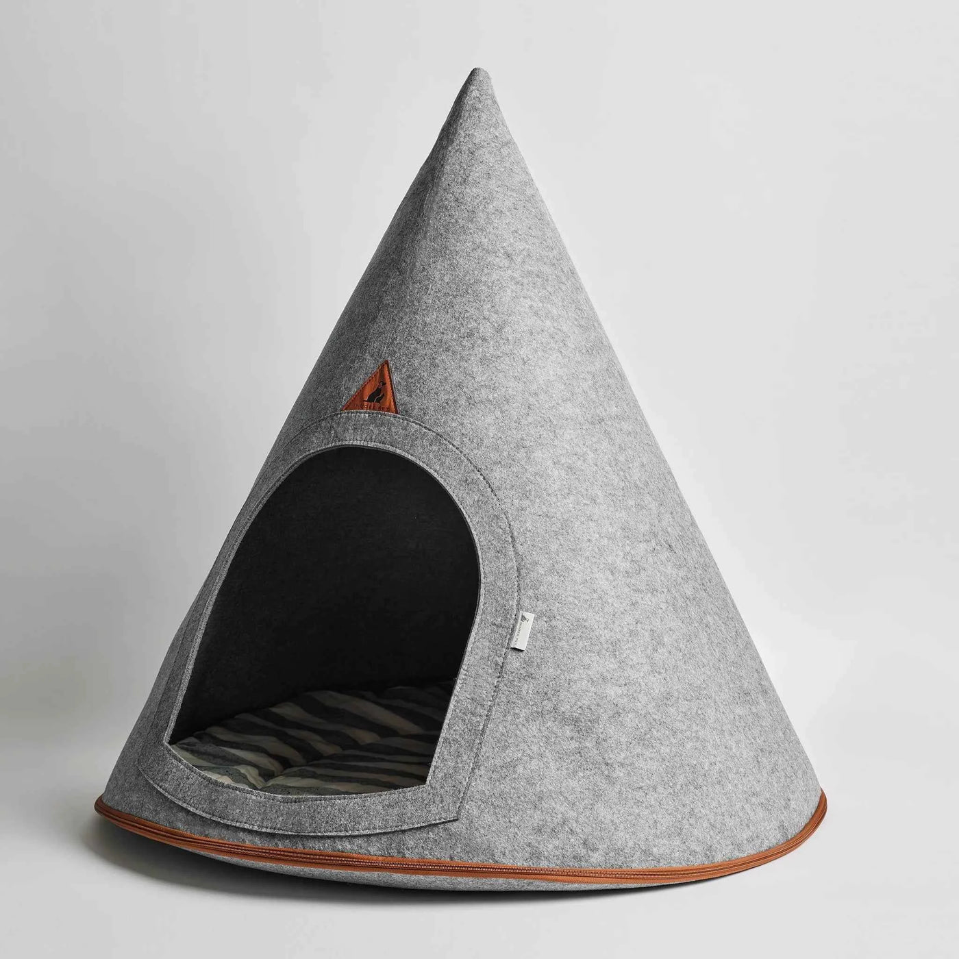 Nooee Molly felt cat cave in Gray, XL size