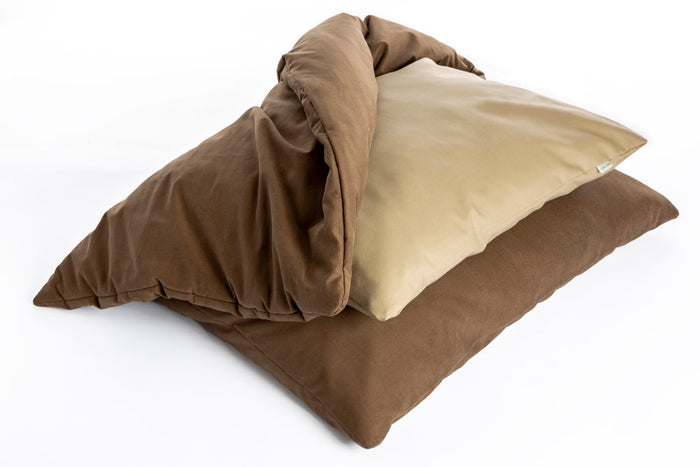 Ninfea Quilted Cat Cushion by Brando