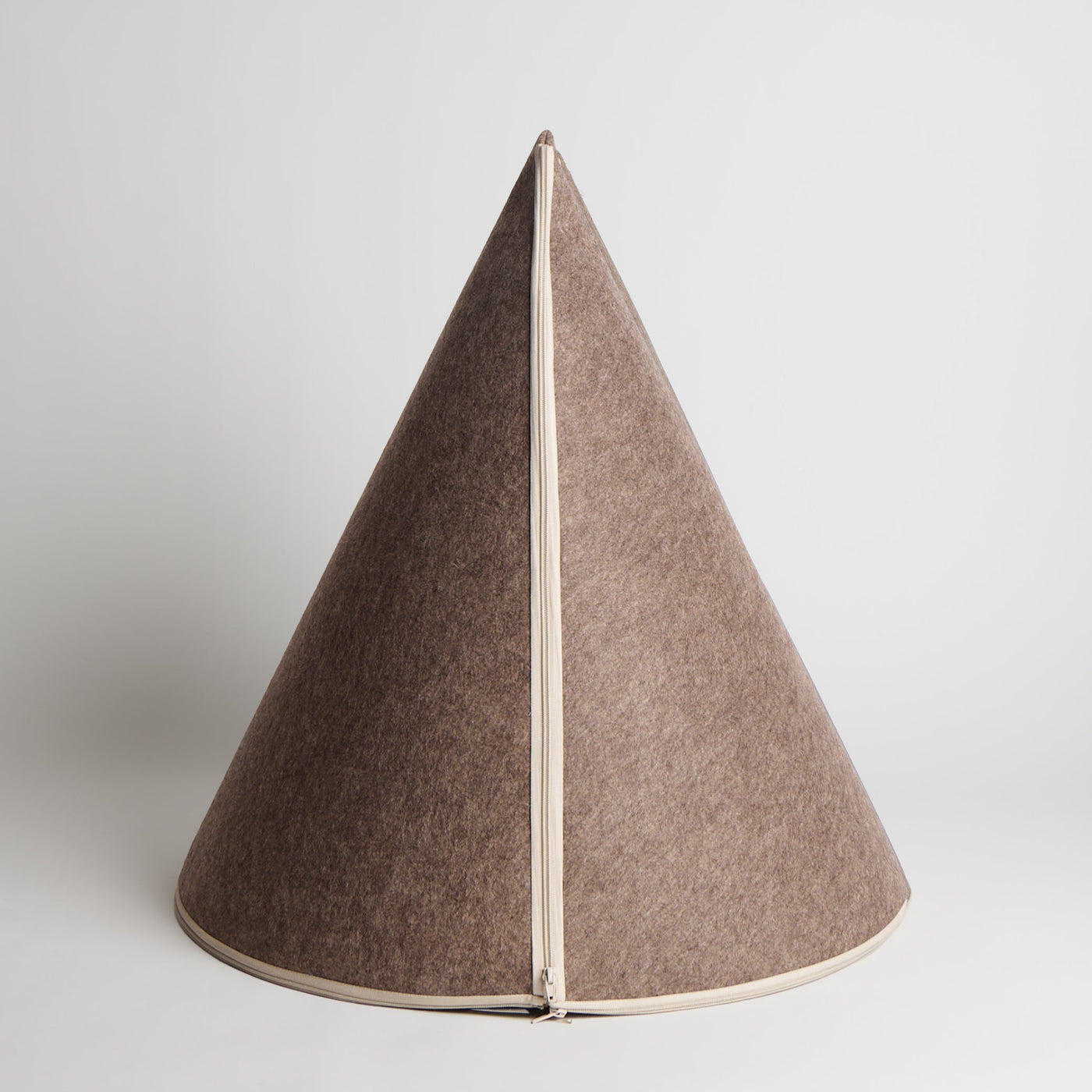 Nooee  felt cat cave in Brown