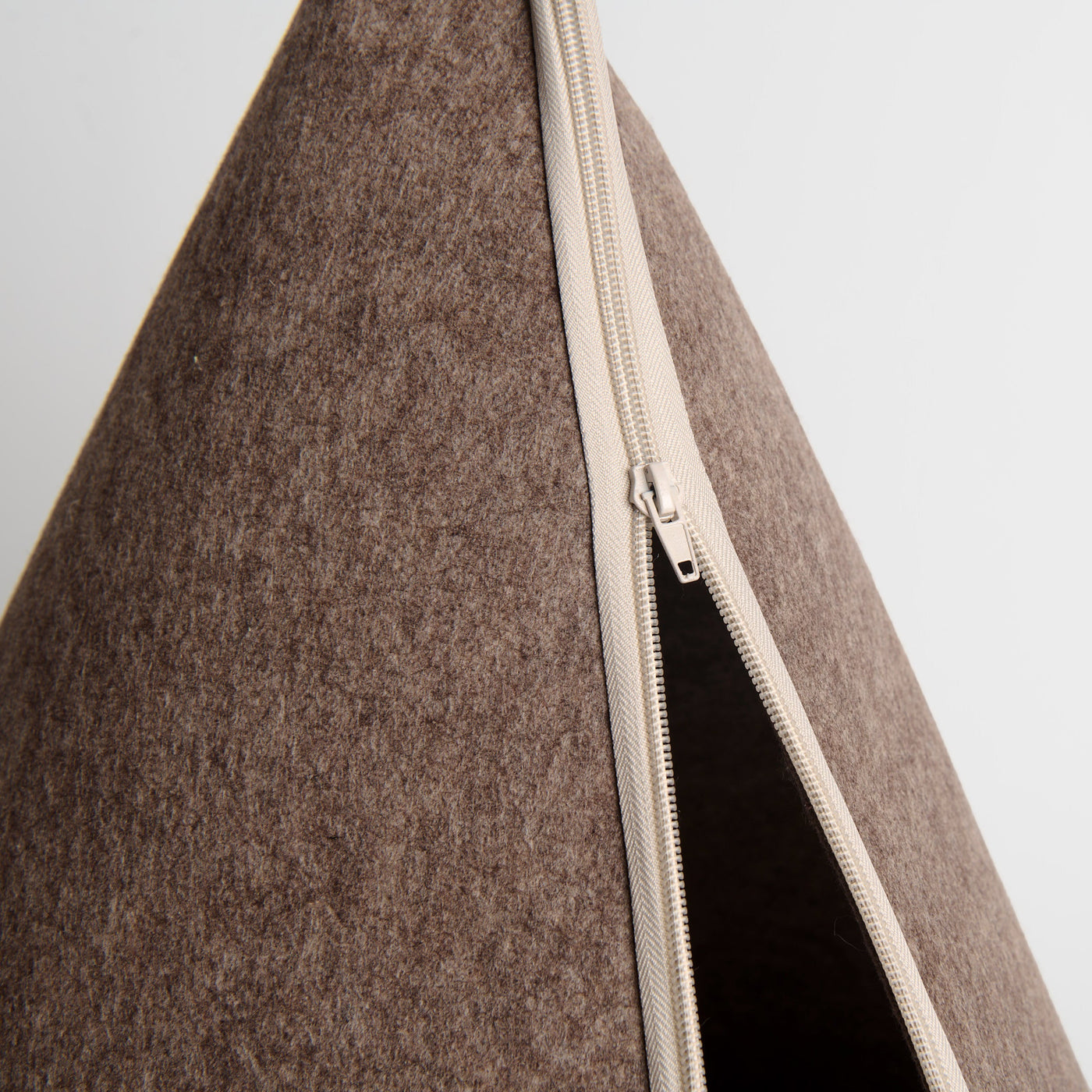 Nooee  felt cat cave in Brown
