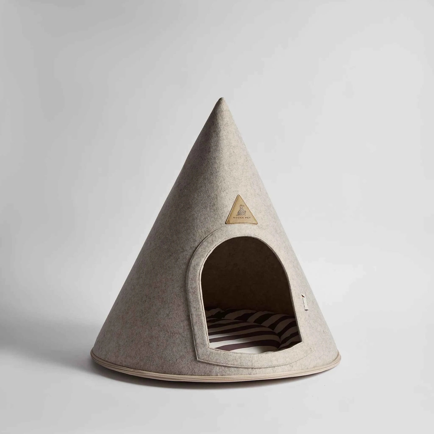 Nooee Lucy felt cat cave in Cream/Brown, M size