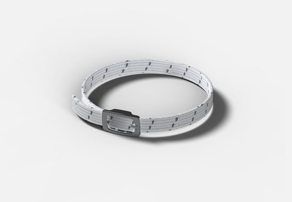 White anti-strangulation elastic cat collar for the Weenect XS