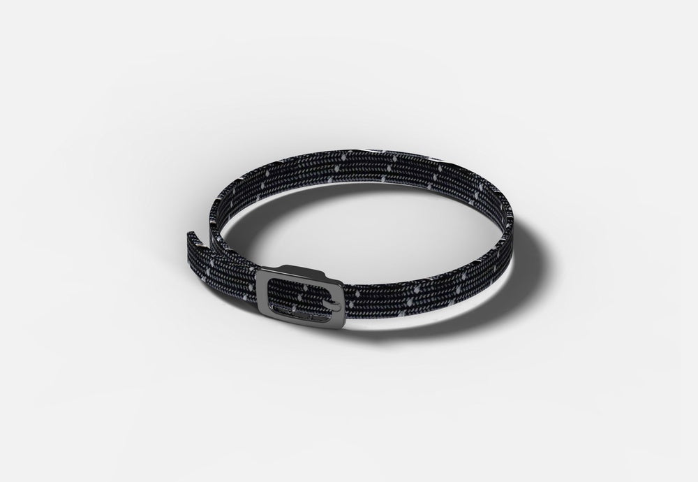 Black anti-strangulation elastic cat collar for the Weenect XS