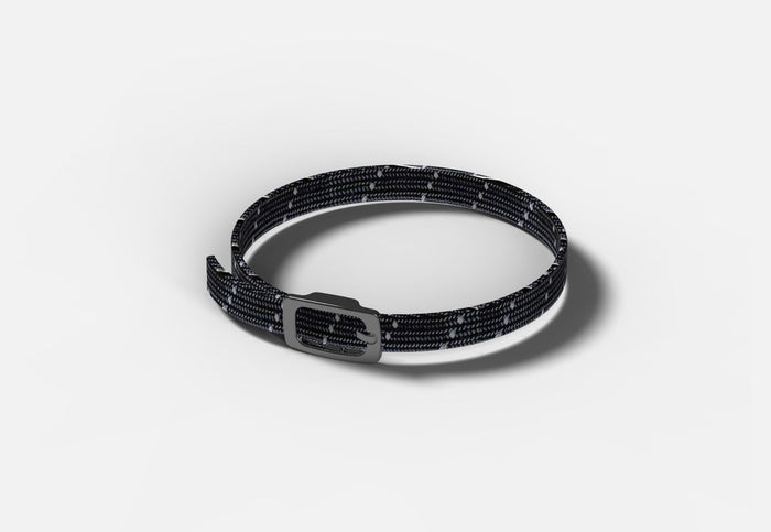 Black anti-strangulation elastic cat collar for the Weenect XS