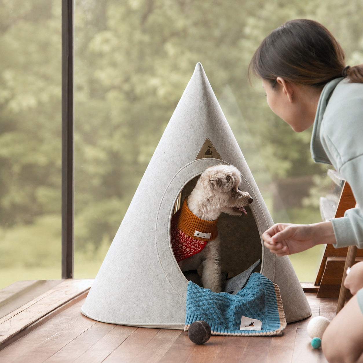 Nooee Toby felt cat cave in Cream, S size